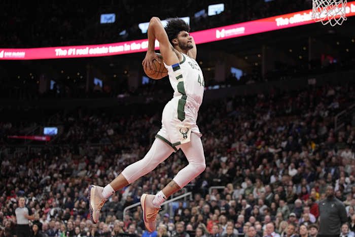 Milwaukee Bucks guard Andre Jackson Jr. (44) dunks the ball 